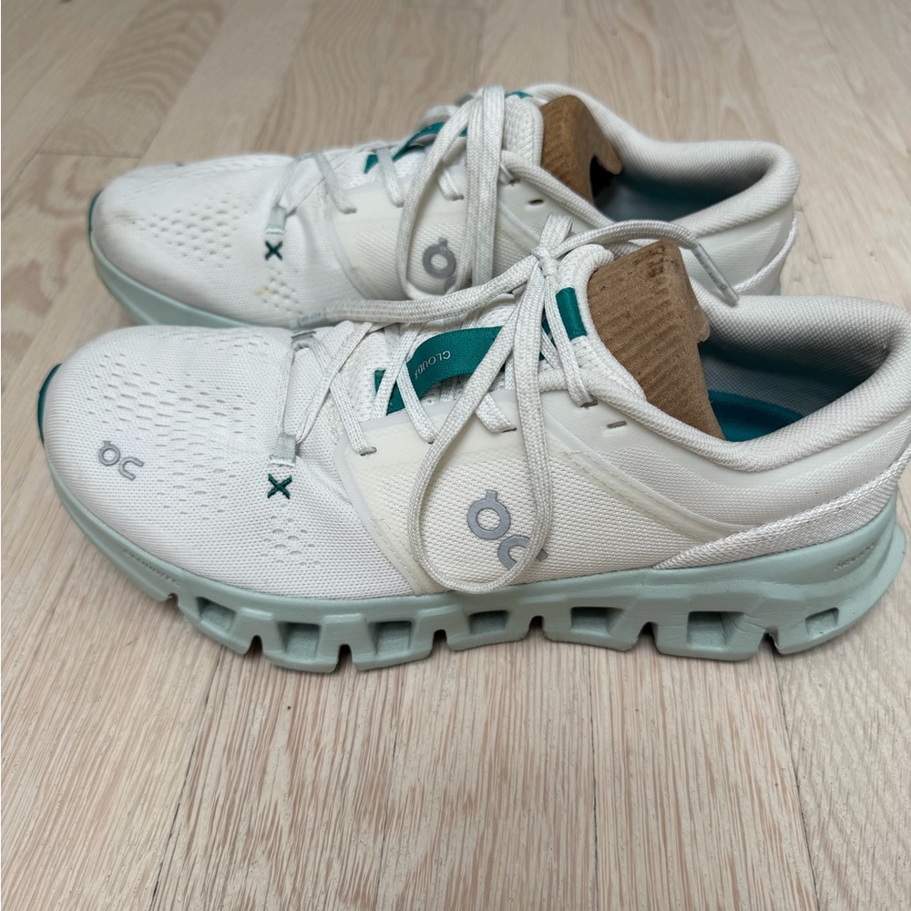 Ladies On Cloud CLOUD X5  size 8 med